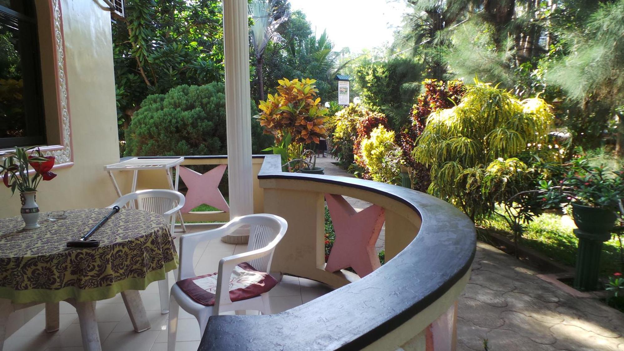 Rico Shadow Guest House & Restaurant 瓦伊卡尔 外观 照片