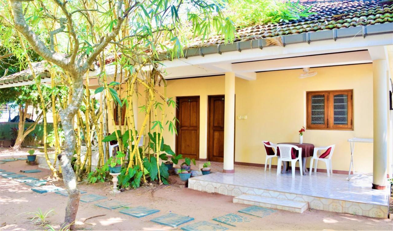 Rico Shadow Guest House & Restaurant 瓦伊卡尔 外观 照片